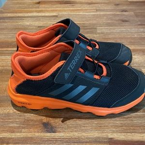 Boys Adidas Terrex water shoes size 5